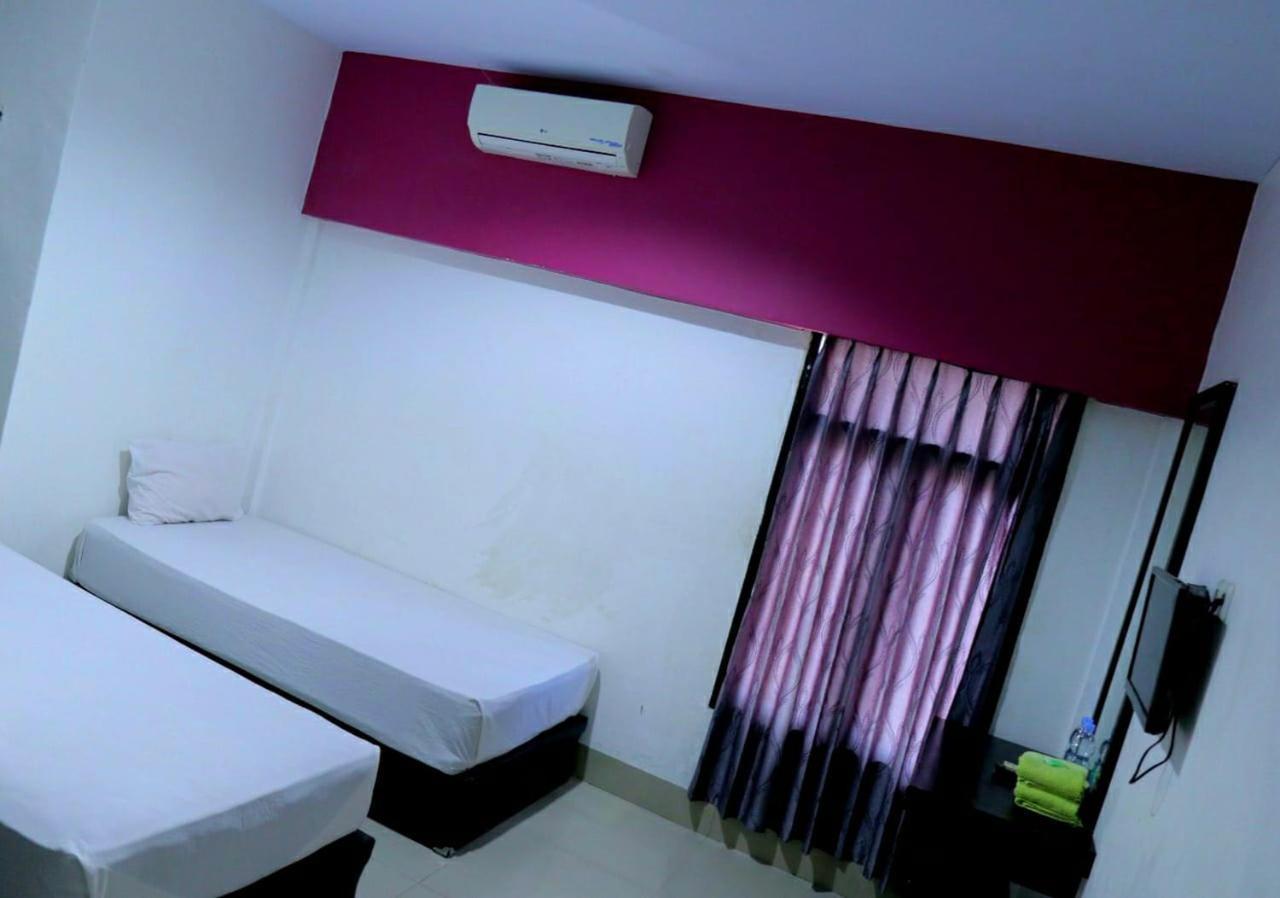 Reddoorz @ Pasangkayu Mamuju Utara Hotel Eksteriør billede